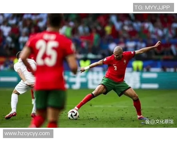 纵横绿茵的传奇人生探秘世界顶级足球球星背后的奋斗与荣耀 纵横绿茵的传奇人生探秘世界顶级足球球星背后的奋斗与荣耀